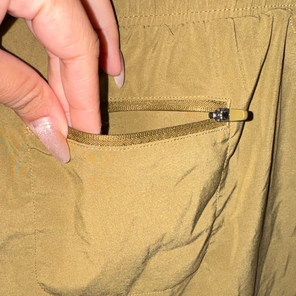 All in Motion- Olive Green Woven Shorts Size Medium - Picture 10 of 12